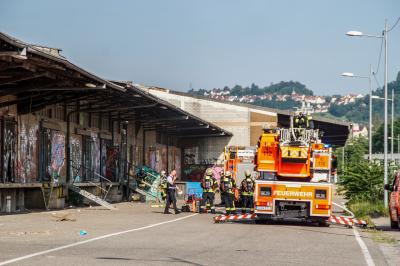 Stuttgart: Brand bei Skaterhalle loest Grosseinsatz der Feuerwehr aus